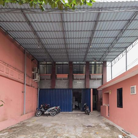 Hotel Reddoorz Syariah Near Stasiun Karet Yakarta Exterior foto